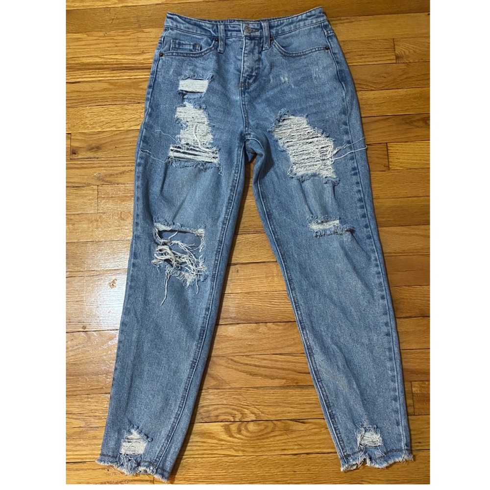 Size 0 High wasted ripped jeans